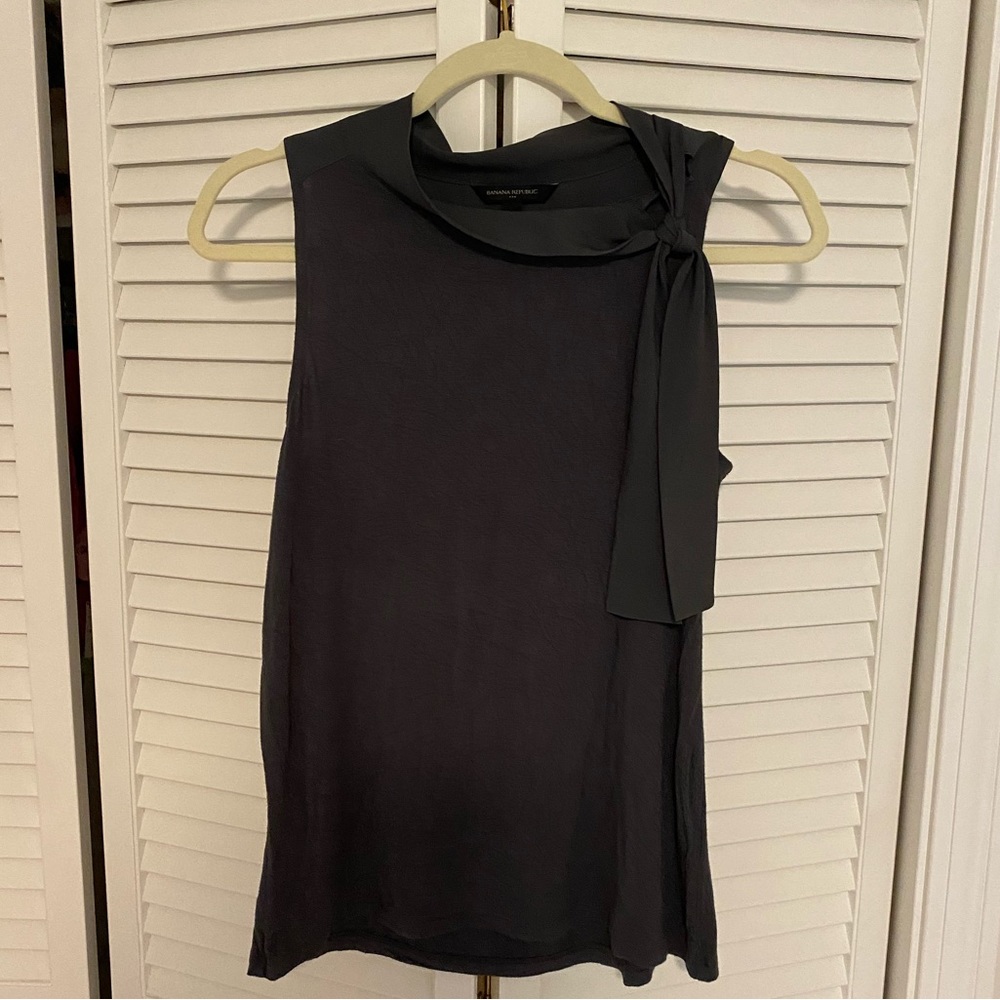 Banana Republic grey top